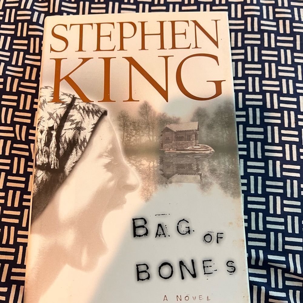 Stephen‎ King Bag of Bones a Novel. Hardcover 1998 Edition. Damage